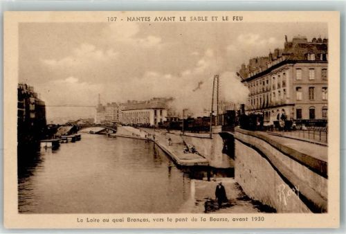 Nantes la Loire au quai Brancas vers le Pont de la Bourse