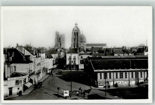 Tours les Halles Tours de l`Horloge et Charlemagne Oldtimer