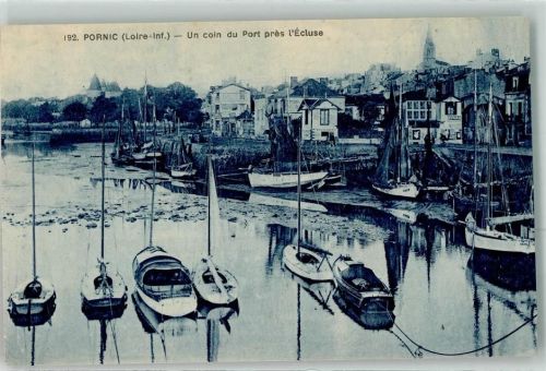 Pornic un Coin du Port pres l`Ecluse Boote