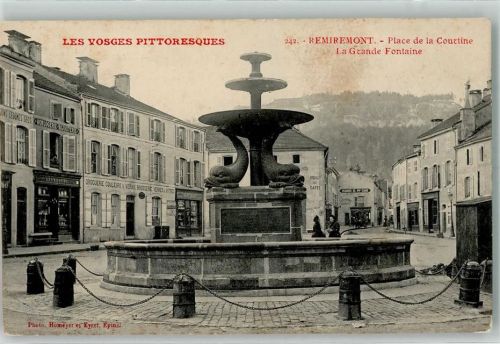 Remiremont Place de la Courtine Denkmal Brunnen