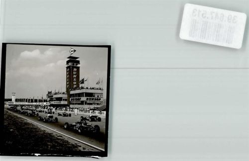 Hockenheim Startaufstellung auf dem Hockenheimring vor dem Dunlop-Turm Foto Orginal aus Archiv eines Ansichtskartenverlags Ort handschriftlich