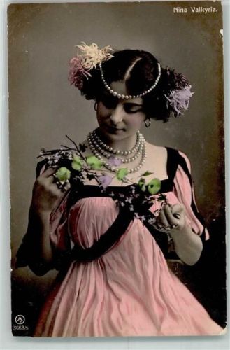 1910 Nina Valkyra Perlenkette Haarschmuck Frauenschönheit