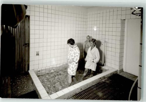 Nunkirchen Kurhaus Wassertreten Frauen Bademantel Bademode Ort handschriftlich Foto Original aus Archiv eines Ansichtskartenverlags