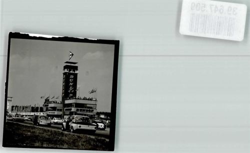 Hockenheim BMW 1600 in der Startaufstellung auf dem Hockenheimring vor dem Dunlop-Turm Foto Orginal aus Archiv eines Ansichtskartenverlags Ort handschriftlich