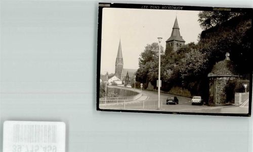 56659 W5475 Burgbrohl FOTO KEINE AK Kirche Straße Auto Ort handschriftlich Foto Original aus Archiv eines Ansichtskartenverlags