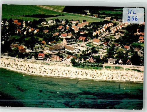 Strande Fliegeraufnahme von Ort und Strand
