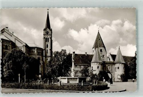 Weißenhorn Oberes Stadttor mit Brunnen und Kirche Mariä Himmelfahrt