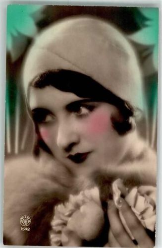 1930 Nr. 1542 Junge grell geschminkte Frau mit Pelzkragen und Mütze