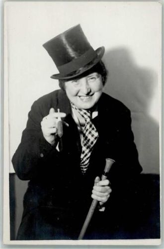1933 Frau mit Zigarre Zylinder