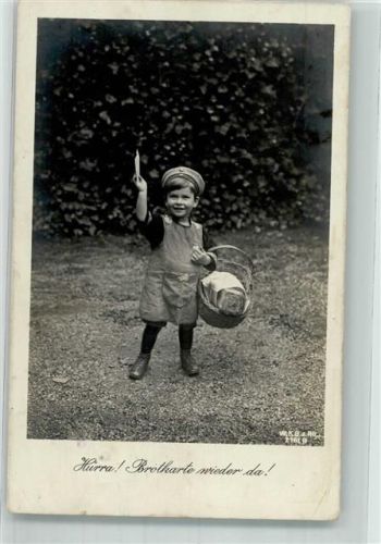1917 Kleines Kind mit einem frischen Laib Brot Hurra! Brotkarte wieder da! Verlag Wilhelm Köhler Nr. 2161 Feldpost WK I Karlsruhe