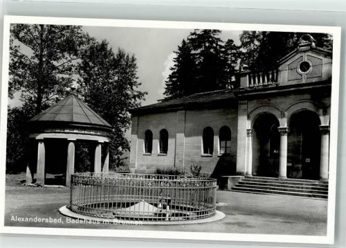 Bad Alexandersbad Badehaus mit Brunnen