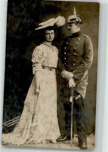 1906 Der Prinz in Uniform mit Herzogin Sophie Charlotte Rotophot 5310 Fotograf Feilner zu Monhaupt