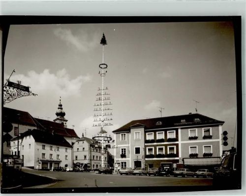 Oberviechtach Marktplatz mit St. Johanneskirche und Maibaum Foto Original aus Archiv eines Ansichtskartenverlags Ort handschriftlich