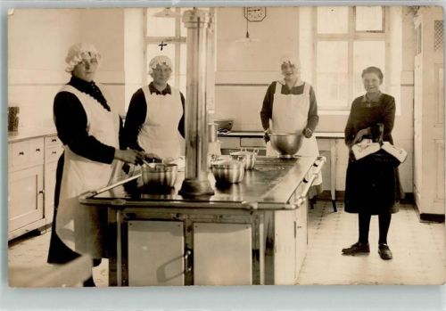 Wasserburg Küchenpersonal Köchinnen Hauswirtschaftsschule? Großer Herd Foto von J. Käser , Ort lt. Fotograf
