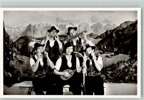 Chiemsee Gruppe in Trachten Mundharmonika
