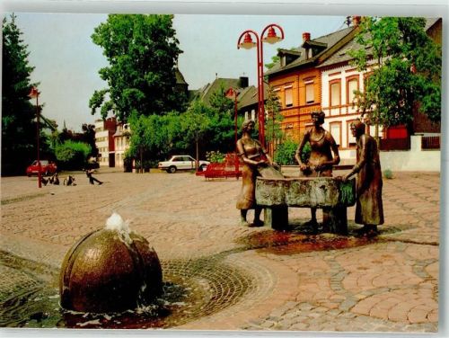 Bendorf Yzeurer Platz mit Waschfauen-Brunnen