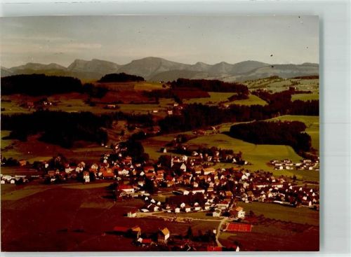 Weiler-Simmerberg Fliegeraufnahme des Ortes mit der Kirche Sankt Blasius Foto Original aus Archiv eines Ansichtskartenverlags Ort handschriftlich