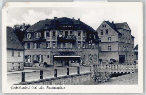 Großröhrsdorf Rathausplatz, Handlung Hermann Schöne