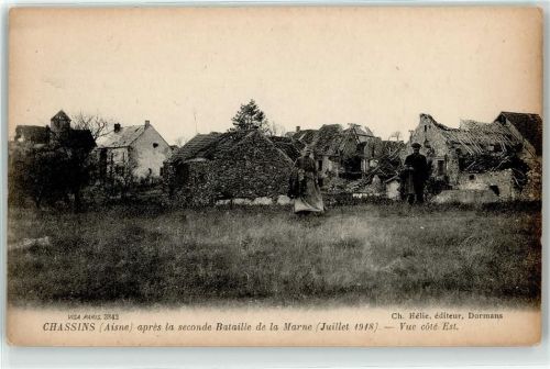 1915 zerschossenes Dorf