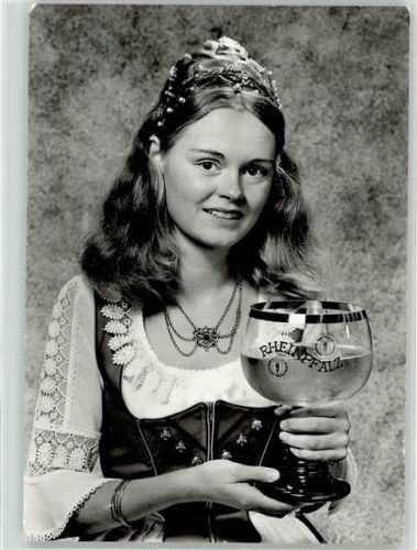 Gönnheim Weinkönigin Rheinpfalz Hildegard Weber