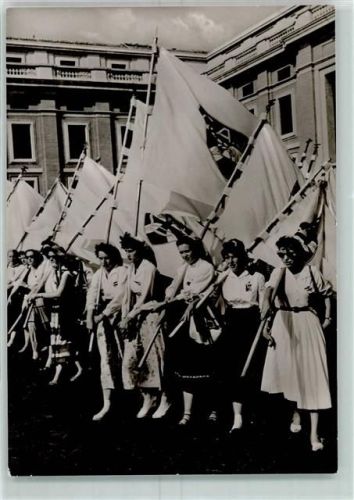 Vatikanstadt Romwallfahrt der Welt CAJ Einzug der Banner der CAJ Frauenjugend Deutschlands auf dem Petersplatz zur Schlusskundgebung