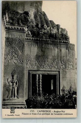 Angkor Vat Pilastre et frises d'un portique de l'enceinte esterieure