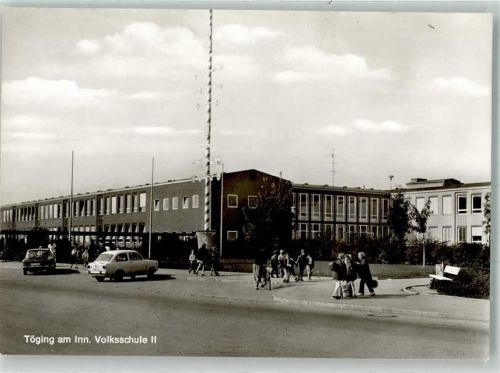 Töging Volksschule II Oldtimer