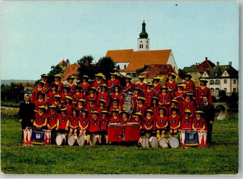 Neunburg Spielmannszug der Kolpingfamilie vor der St. Josef Kirche Fotograf Schaffer