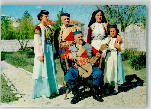 Cetinje Tracht Frau Mann Kind