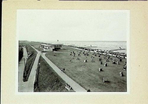 Döse Foto montiert auf Karton Strandhaus Deich