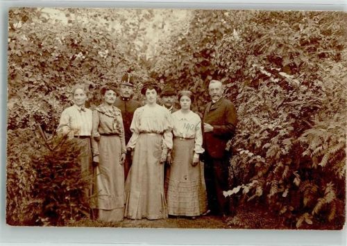 1906 Familienausflug mit Soldat in Uniform