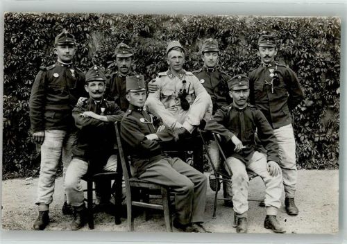 Gruppenaufnahme von Landsern in Uniform WK I