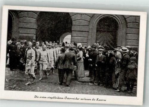 Eingekleidete Soldaten in Uniform verlassen die Kaserne WK I Verlag Imberg & Lefson 58