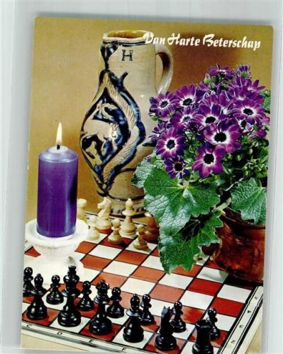 Schachbrett mit Kerze Weinkrug und Blumenvase Besserungswünsche