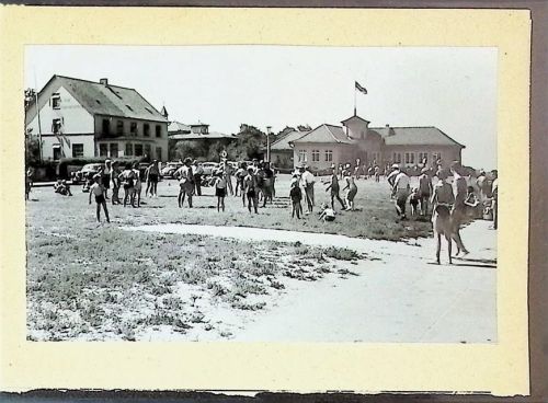 Duhnen Foto montiert auf Karton Spiele an der Lesehalle Fotograf Otto Schulze