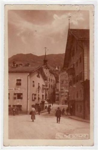 Schwaz mit Straßenpartie gelaufen von 1921. Leichte Stempelspuren, leicht bügig, sonst gut erhalten