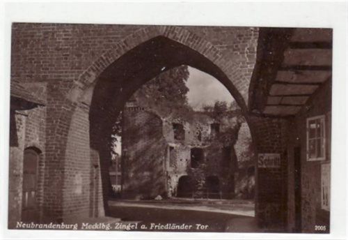 Neubrandenburg Neubrandenburg in Mecklenburg mit Zingel a. Friedländer Tor. Ungelaufen. Top Erhaltung.