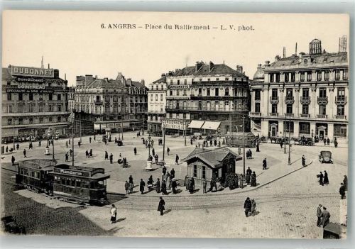 Angers Auto Geschäft Straßenbahn La Place du Ralliement