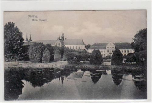 Oliva Oliva / Oliwa mit Kloster gelaufen, 1915. Ecken mit Albumabdrücken, kleiner Knick Kartenmitte, sonst gut erhalten