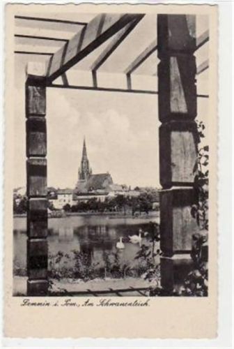 Demmin i. Pom. am Schwanenteich. Postalisch gelaufen mit Poststempel 18.4.1942. Gute Erhaltung.