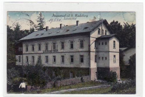 Liegau-Augustusbad Augustusbad b. Radeberg mit Luisenhof gelaufen von 1930. Leichte Stempelspuren, kleiner Knick oben rechts, leicht fleckig, sonst gut erhalten.