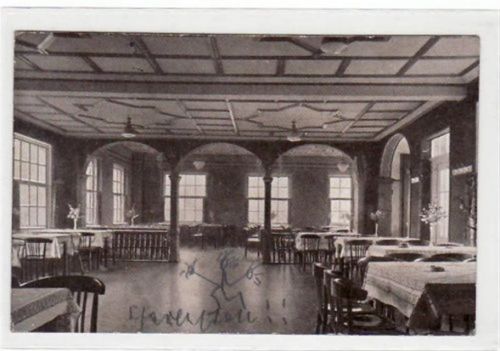 Neumühle a.d. Elster mit Diele vom Café Rohleder gelaufen von 1927. leichte Eckabschürfungen und Rändern, leicht stockfleckig, sonst gut erhalten.