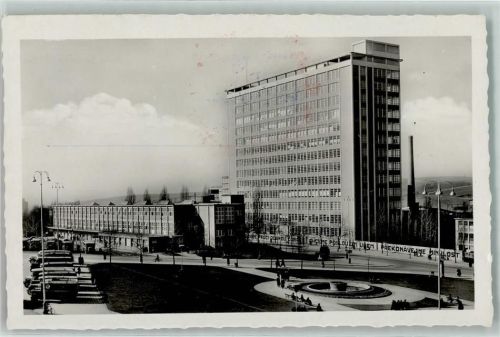 Zlin Hochhaus Oldtimer Brunnen