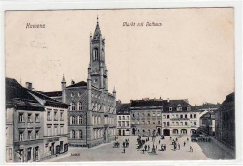 Kamenz Kamenz mit Markt und Rathaus gelaufen von 1911. Leichter Bug oben rechts, kleiner Knick oben links und unten links und rechts, leicht fleckig, sonst gut erhalten.