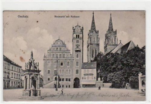 Oschatz Oschatz mit Neumarkt und Rathaus gelaufen von 1913 kleiner Knick oben rechts, leichte Stempelspuren, leicht stockfleckig, sonst gut erhalten.