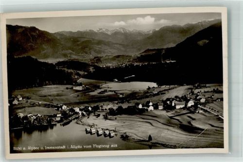 Bühl Fliegeraufnahme des Ortes mit Bootshäusern und Alpenpanorama