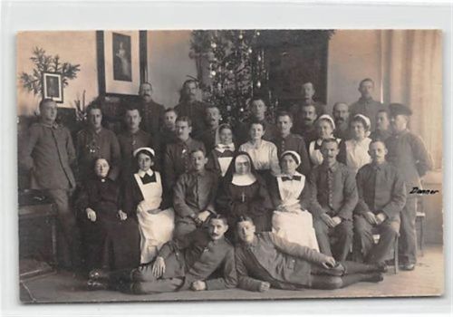 Mosbach Seltene Fotokarte Mosbach. ein Gruppenfoto vom Vereinslazarett. Seltene Echtfotokarte ungelaufen kleiner Knick unten links, sonst gut erhalten