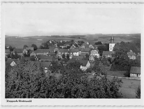 Kroppach / Westerwald. Gesamtansicht mit Kirche gelaufen kleiner Knick unten links, sonst gut erhalten