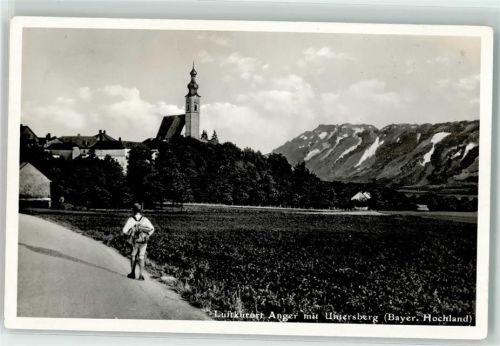 Anger Untersberg Kirchturm Wanderer