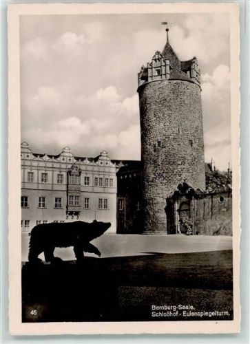 Bernburg Schloßhof Bärenskulptur Eulenspiegelturm